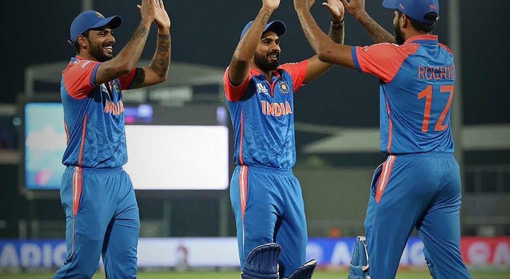 जब खाली डेटा बोलता है: क्रिकेट कवरेज का वह सच जो स्कोरकार्ड नहीं बताता